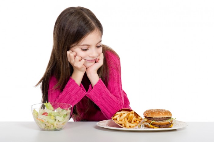 Рекламите за вредните храни влияят на избора за храна на детето