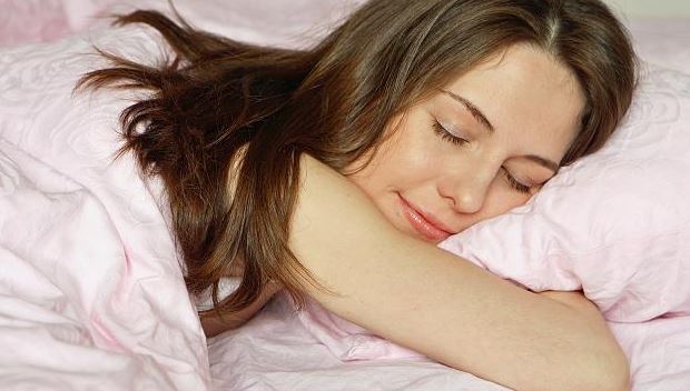 Причината за бръчките може да се крие в позата, в която спим.