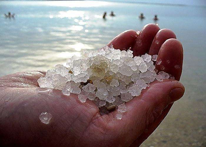 В морската сол се съдържат много полезни микроелементи и е много популярна в последните години