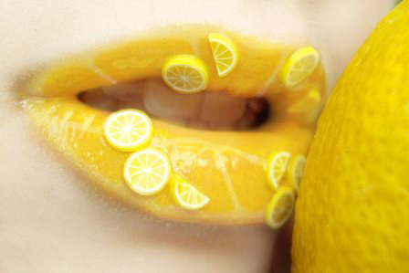Ако устните са пресъхнали и се напукват постоянно - яжте лимони.